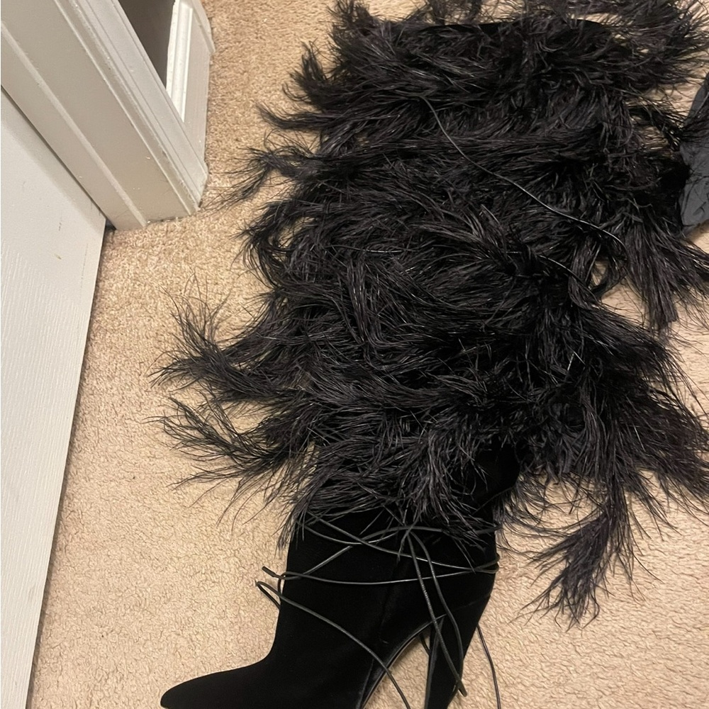 Yves Saint Laurent Black Heeled Feathered Boots
#YSLYetti